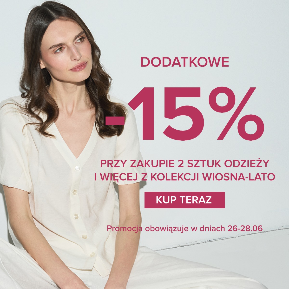 Promocja: dodatkowe 15% rabatu przy zakupie co najmniej 2 sztuk odzieży z kolekcji wiosna–lato. Przycisk „Kup teraz”. Promocja obowiązuje od 26 do 28 czerwca.