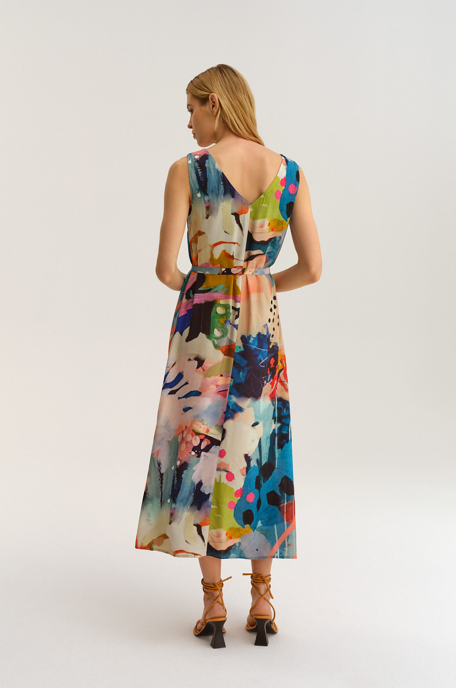 Wiskozowa sukienka z kolorowym printem