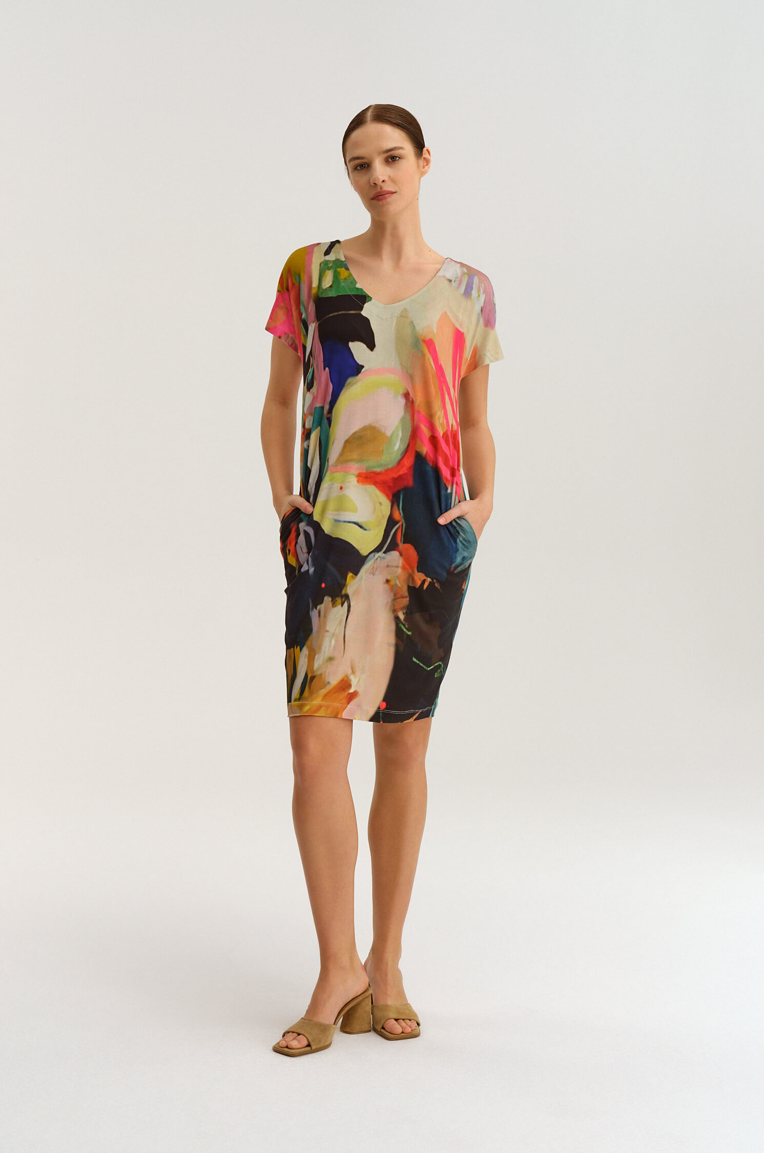 Sukienka trykotowa z kolorowym printem