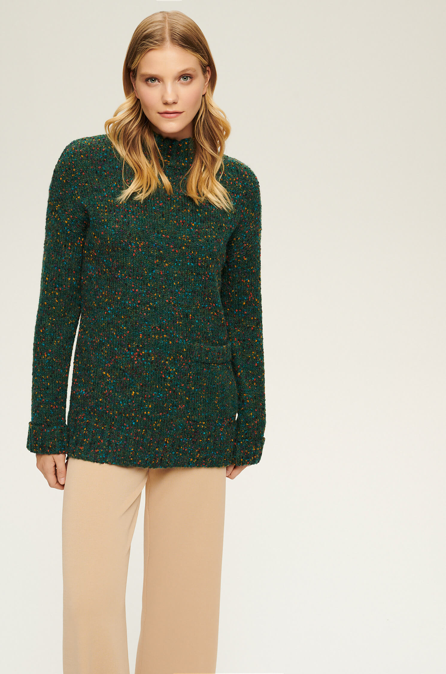 Sweter ze strukturalnej dzianiny