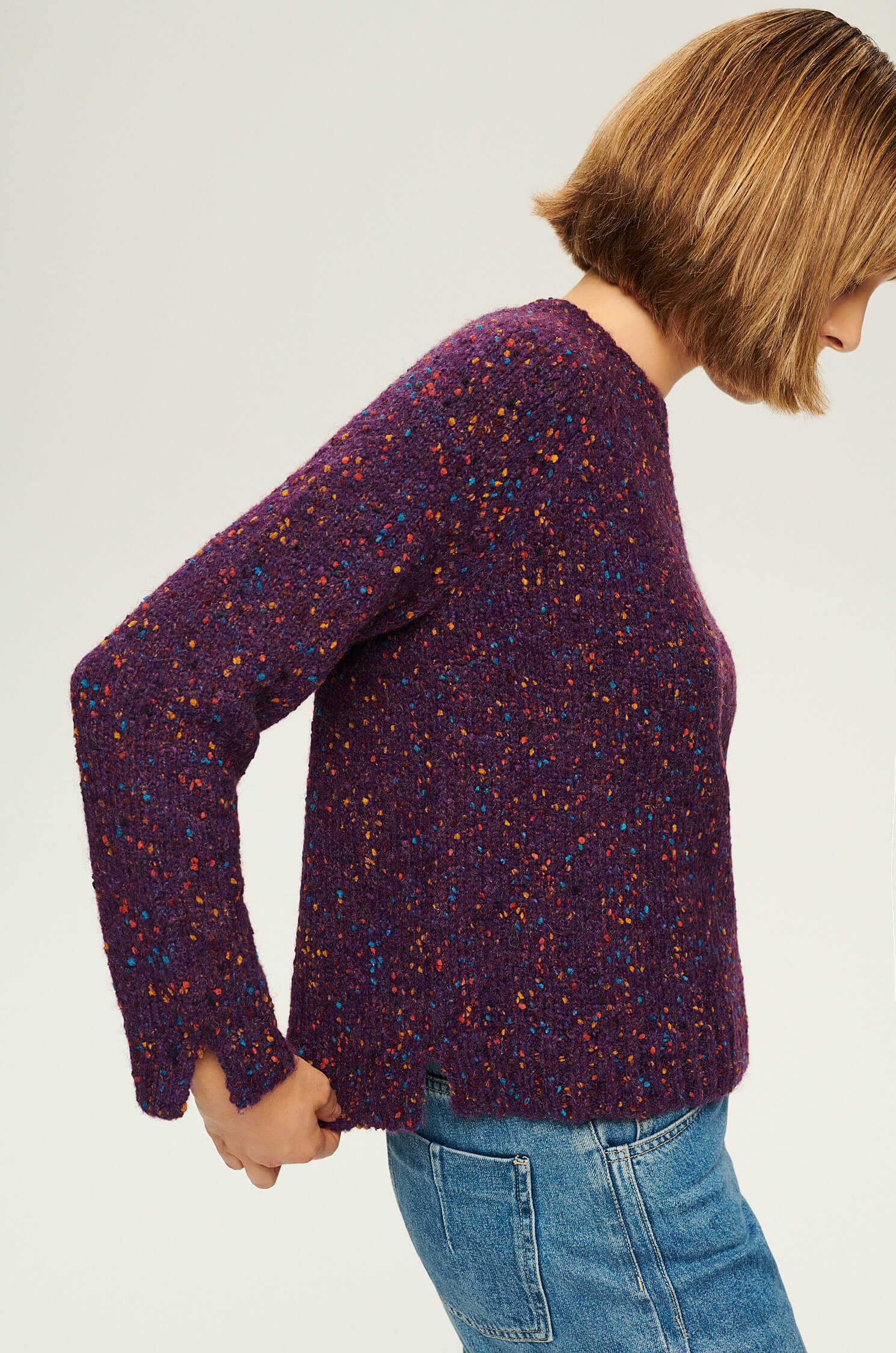 Sweter ze strukturalnej dzianiny