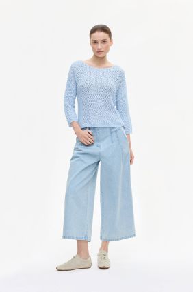 Strukturalny sweter z dzianiny