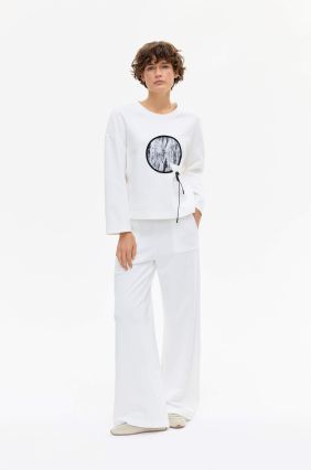 Bluza z geometryczną aplikacją