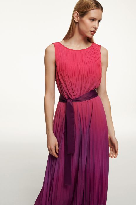 Sukienka maxi z plisowanej tkaniny Solar Obraz 2