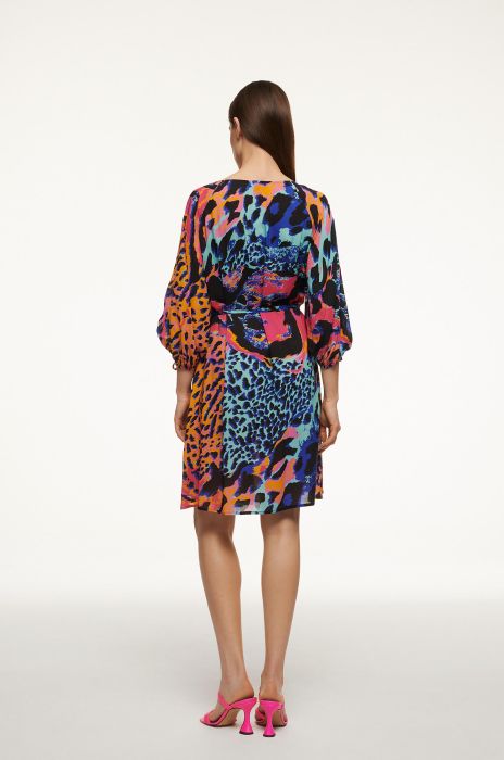 Sukienka z wiskozy w kolorowy print Solar Obraz 4