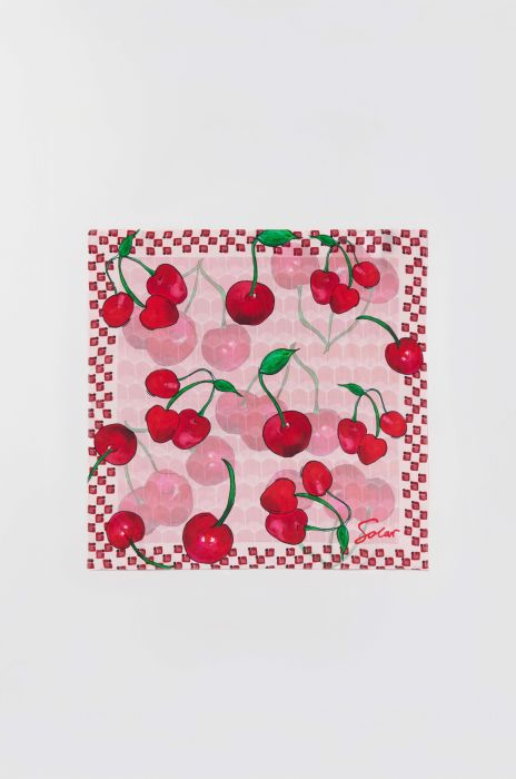 Jedwabna apaszka z autorskim printem w wiśnie Solar Obraz 2