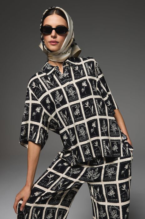 Wiskozowa bluzka z motywem znaczków Solar Obraz 1