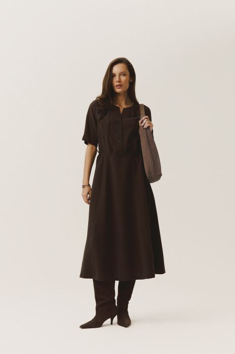 Brązowa sukienka midi Solar Obraz 3