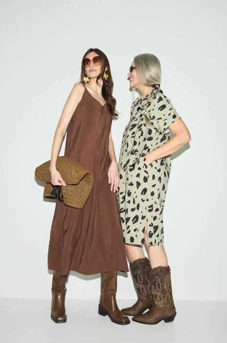 Brązowa sukienka na ramiączkach Solar Obraz 2