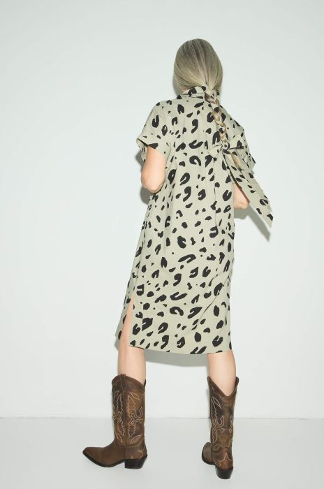 Sukienka khaki ze zwierzęcym printem Solar Obraz 3