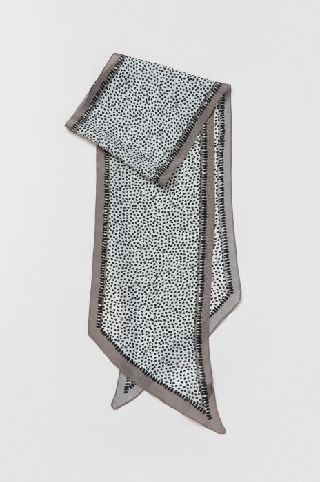 Jedwabny szal z autorskim printem Solar Obraz 2