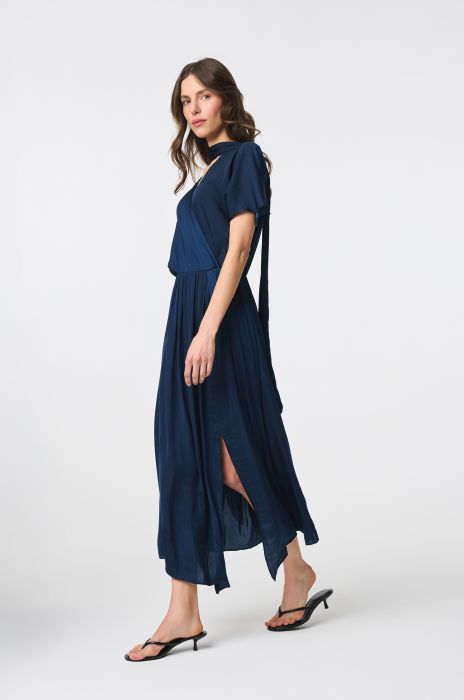 Granatowa sukienka midi z paskiem Solar Obraz 3