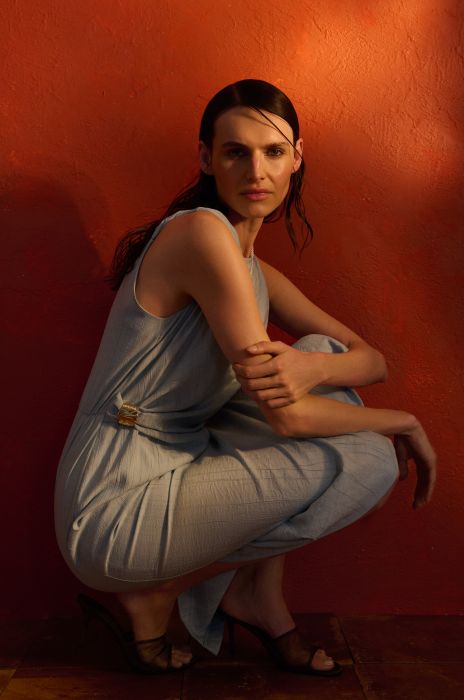 Błękitna sukienka z ozdobnym detalem Solar Obraz 2