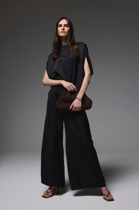 Satynowa czarna bluzka Solar Obraz 1