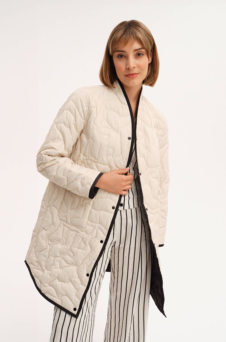 Płaszcz z pikowanej tkaniny