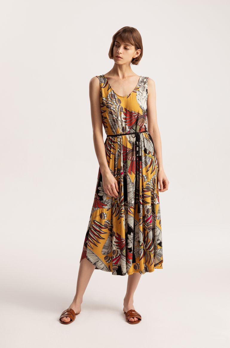 Sukienka z tropikalnym wzorem