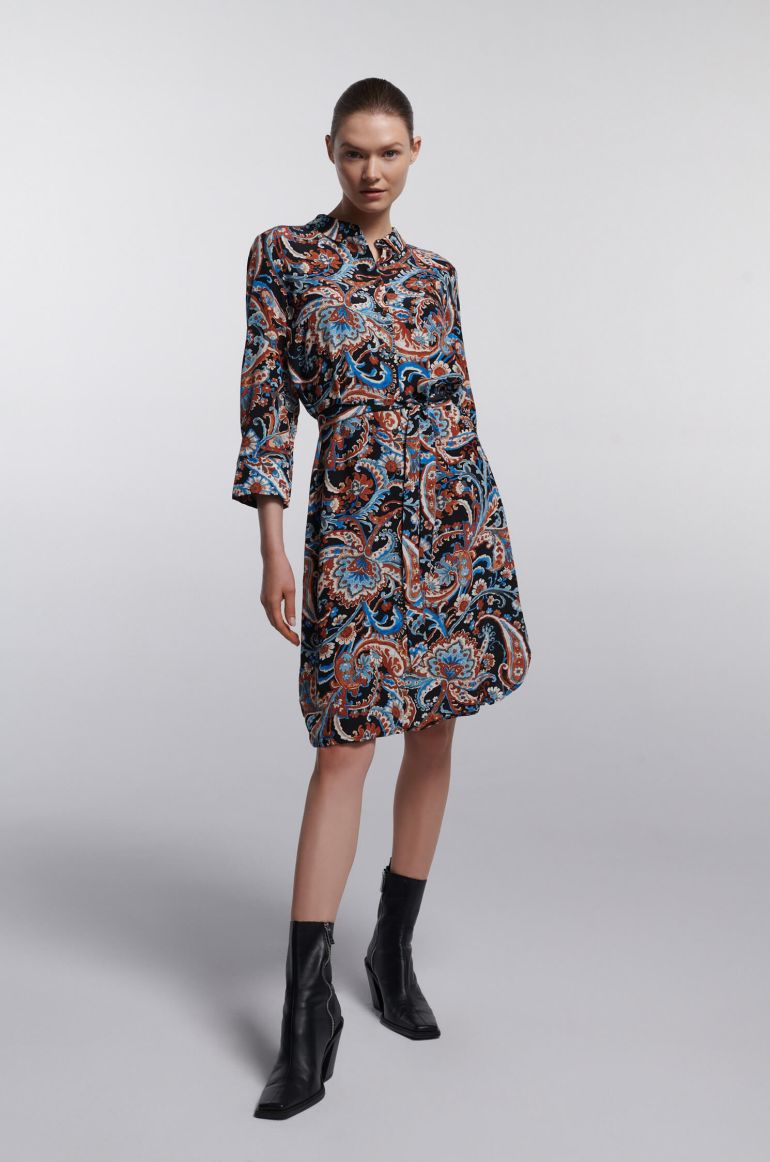 Sukienka w orientalny print