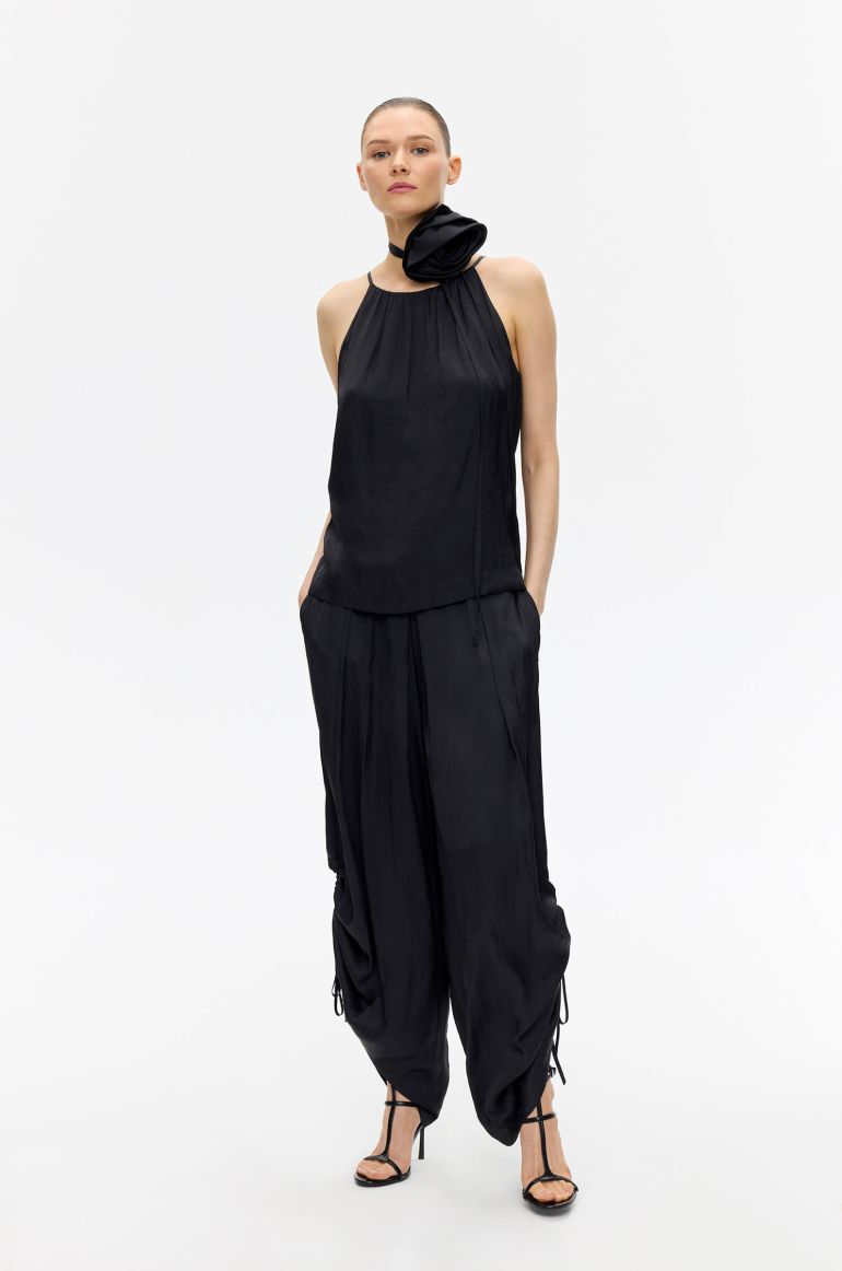 Czarny satynowy top