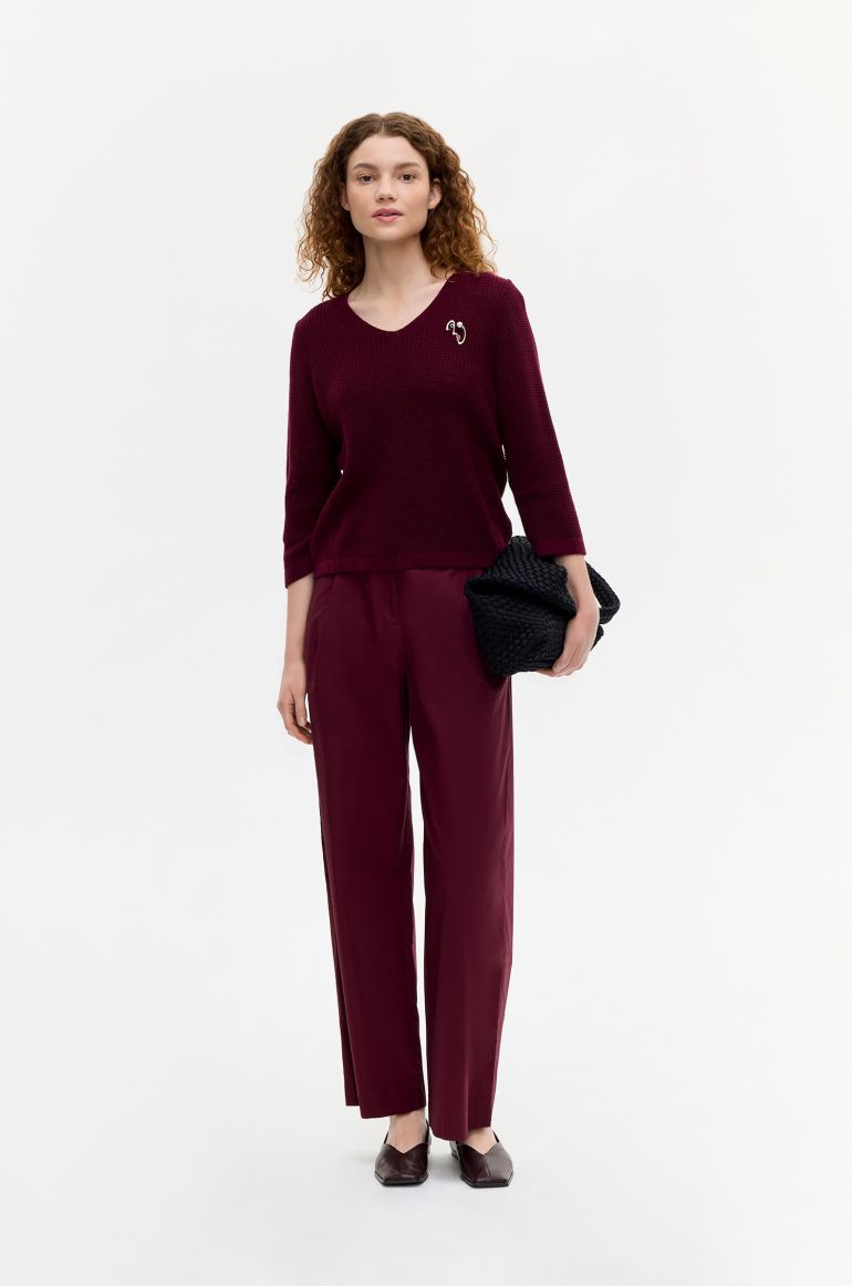 Strukturalny sweter w kolorze marsala