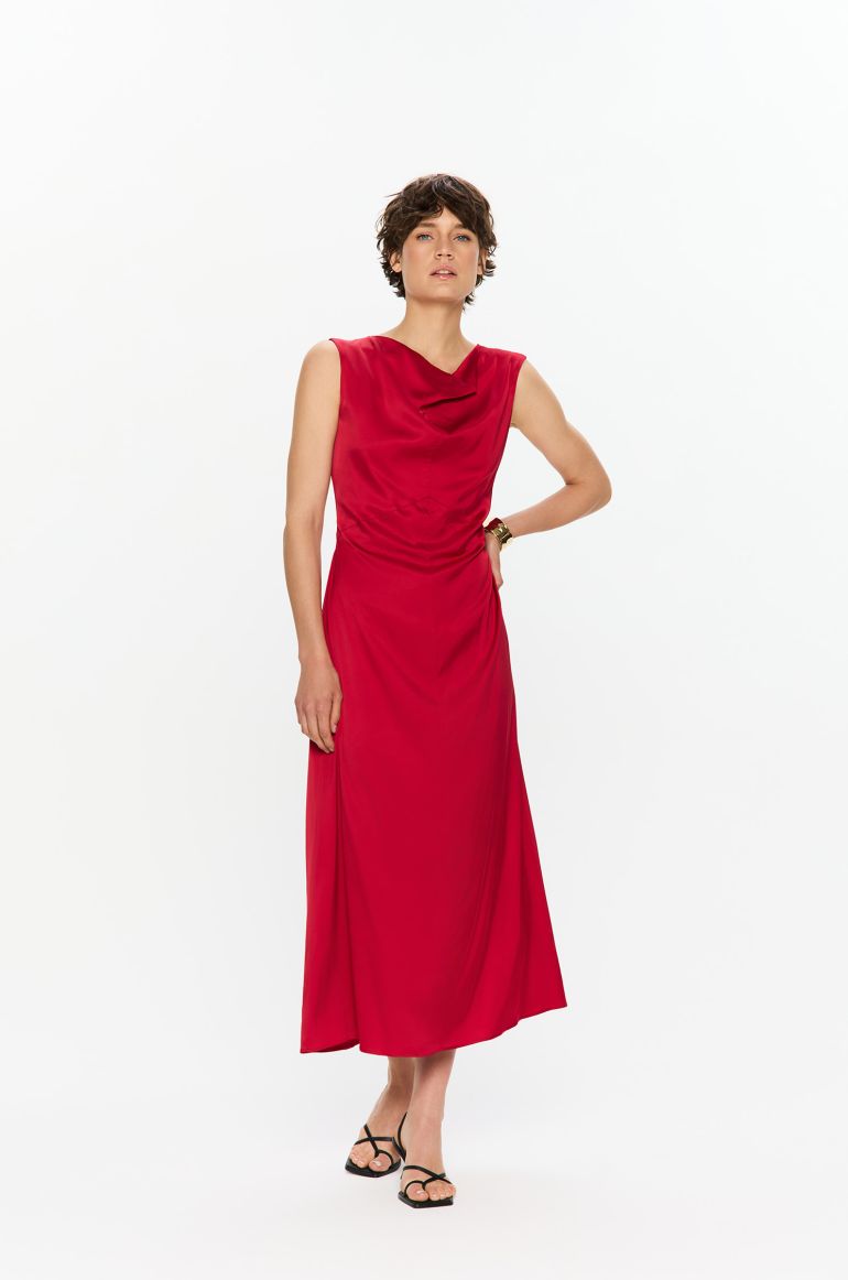 Czerwona sukienka maxi