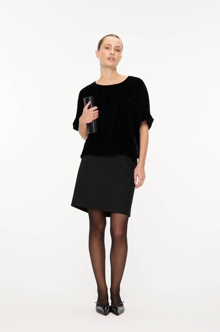 Czarna bluzka z połyskującą nitką