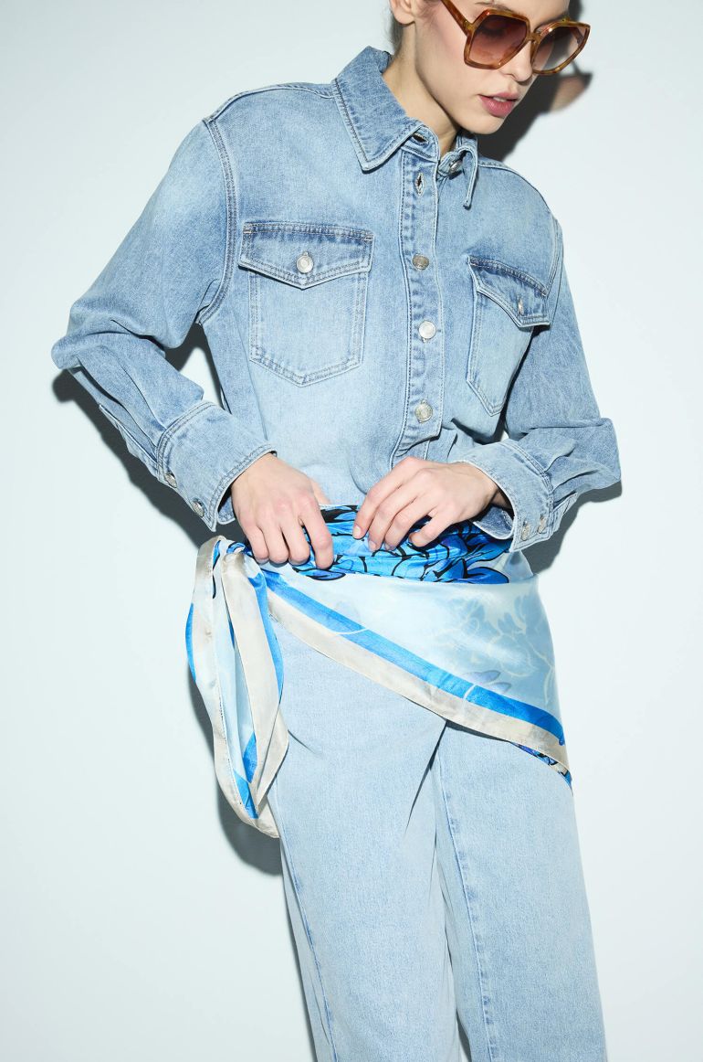 Jedwabna chusta z błękitnym kwiatowym printem