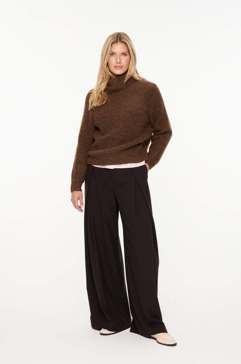 Brązowy sweter z domieszką wełny