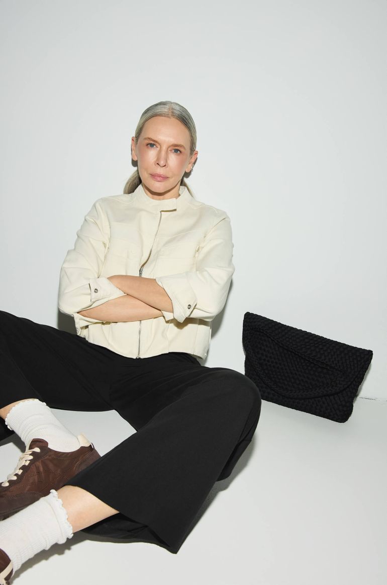 Beżowa kurtka jeansowa ze stójką