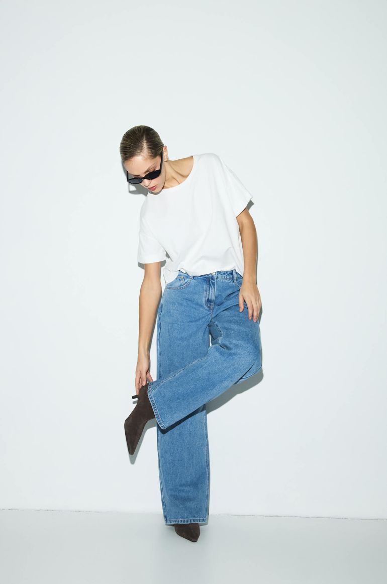 Spodnie jeansowe z rozszerzaną nogawką