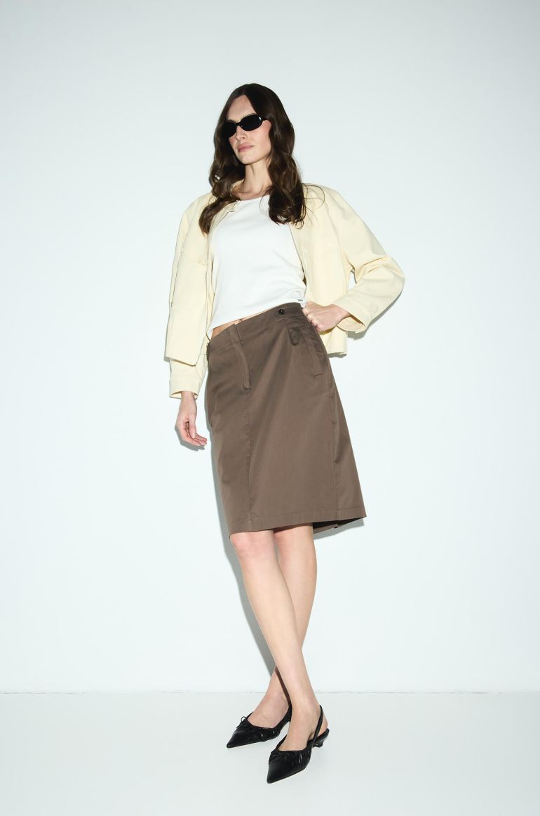 Brązowa spódnica z kieszeniami