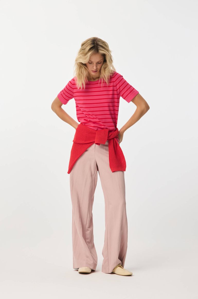 Różowa bluzka w poziome pasy