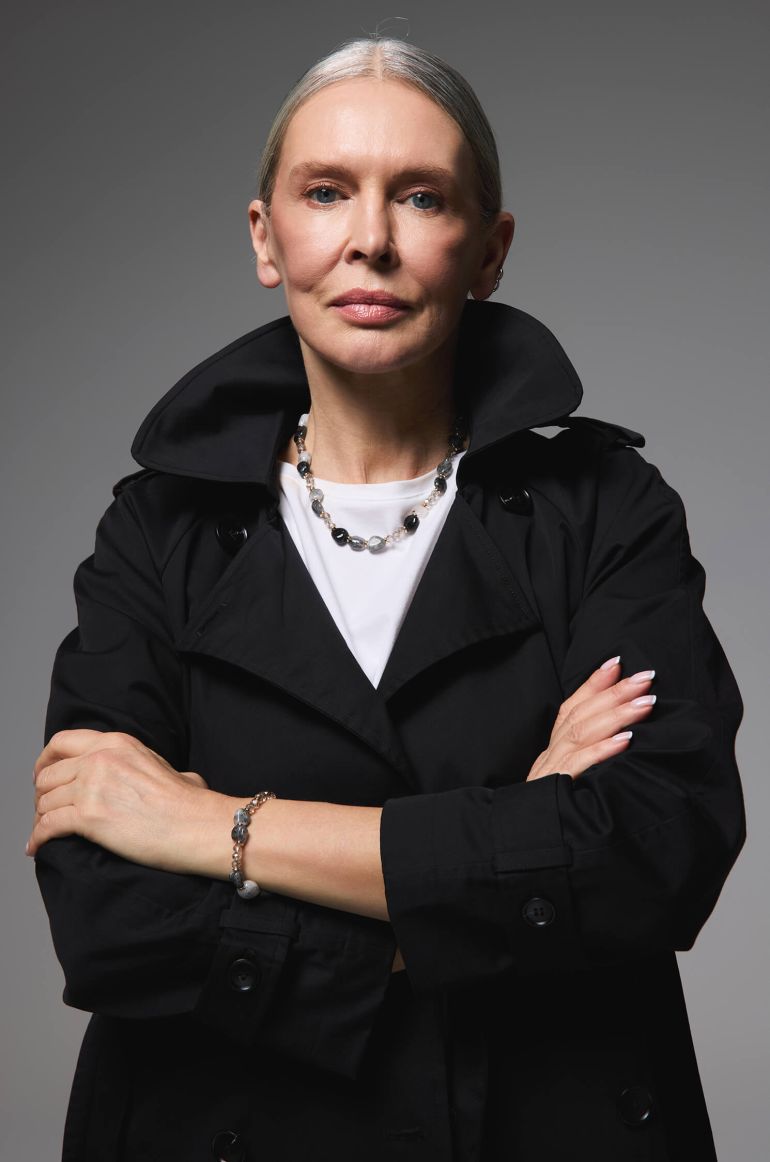 Bransoletka w odcieniach czerni i szarości