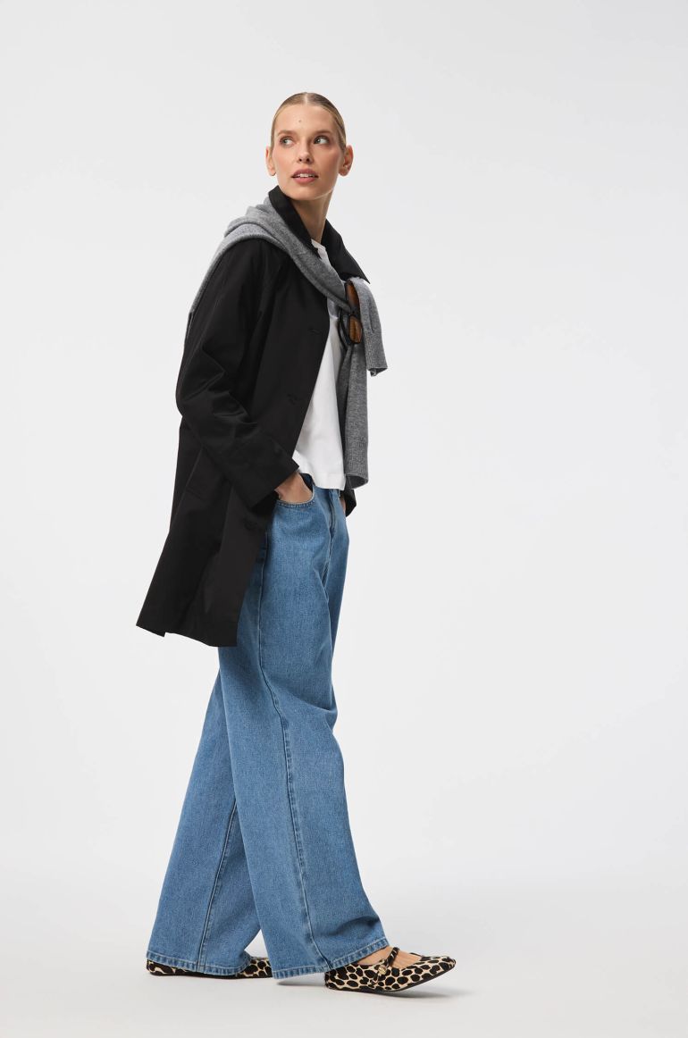 Płaszcz z bawełną i kontrastowymi guzikami