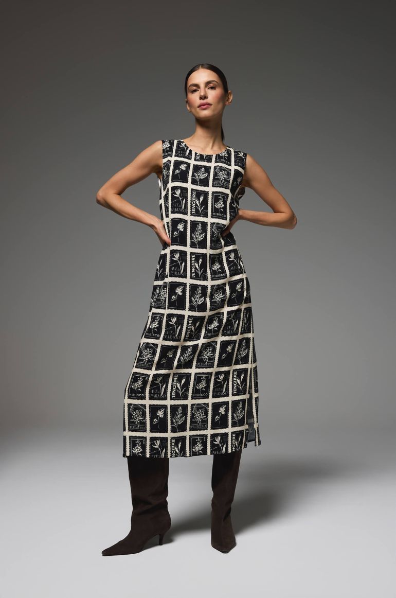 Wiskozowa sukienka z motywem znaczków