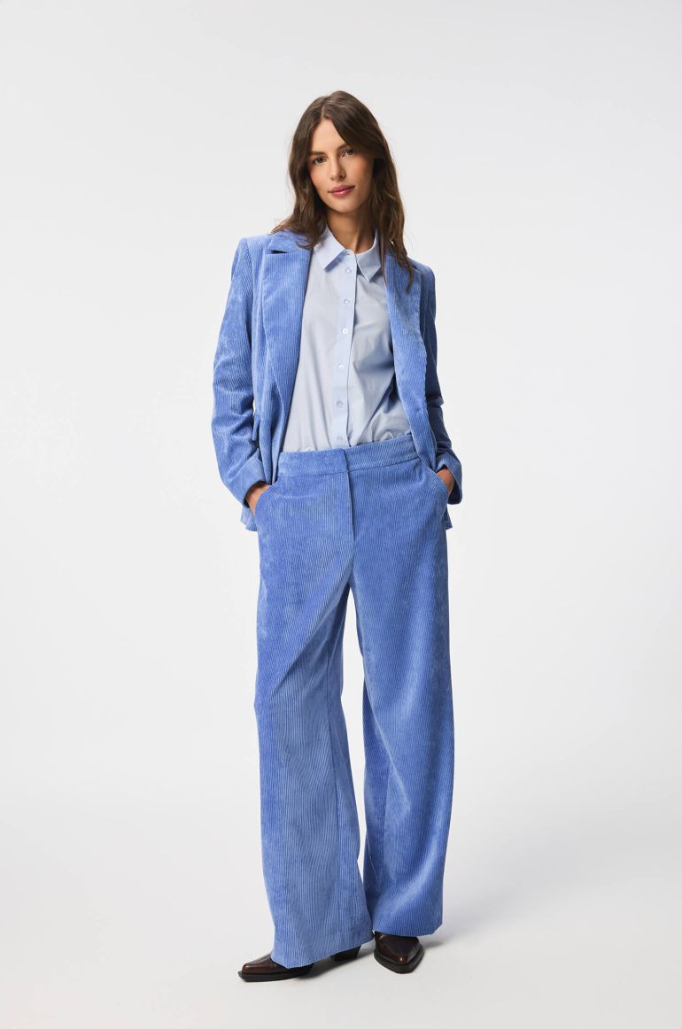 Błękitne spodnie ze sztruksowego materiału