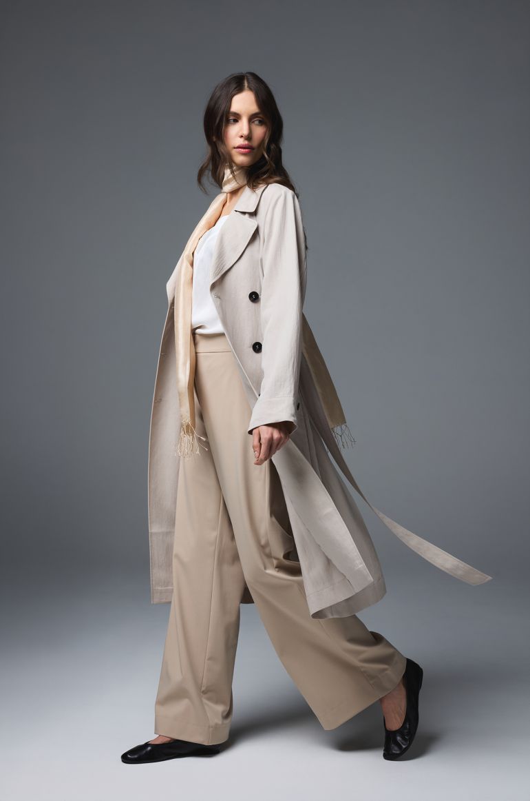 Beżowy dwurzędowy płaszcz