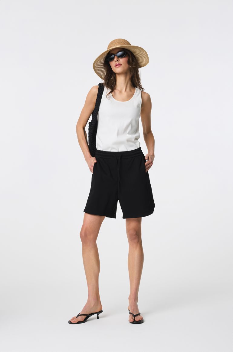 Dzianinowe szorty z wiązaniem w talii