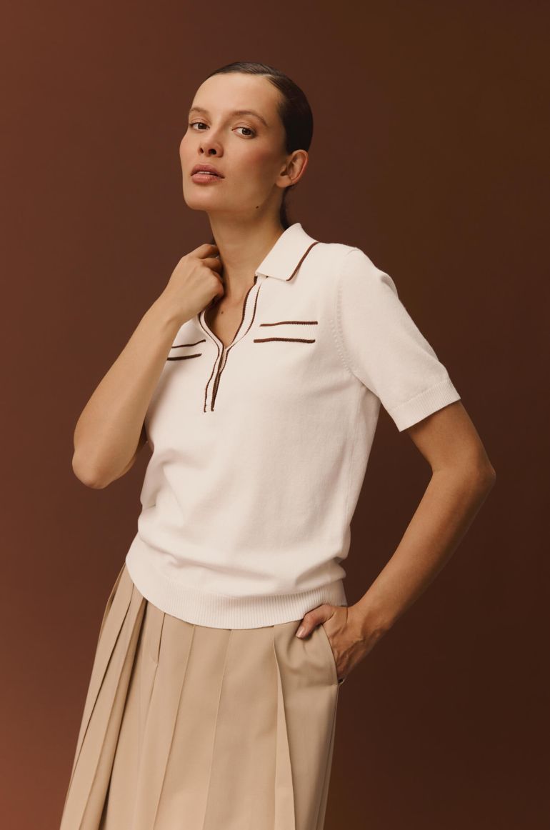 Bluzka z kontrastowymi detalami