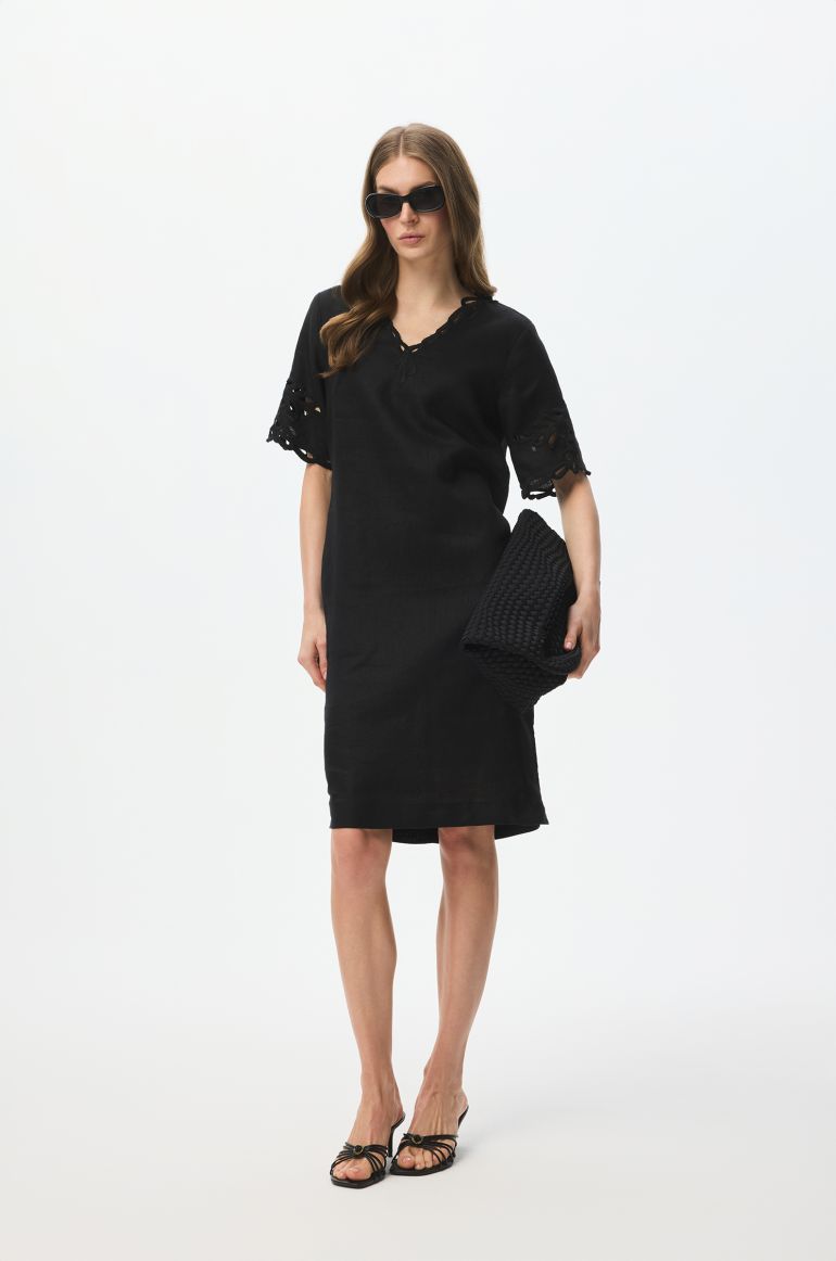 Lniana sukienka z ozdobnym haftem