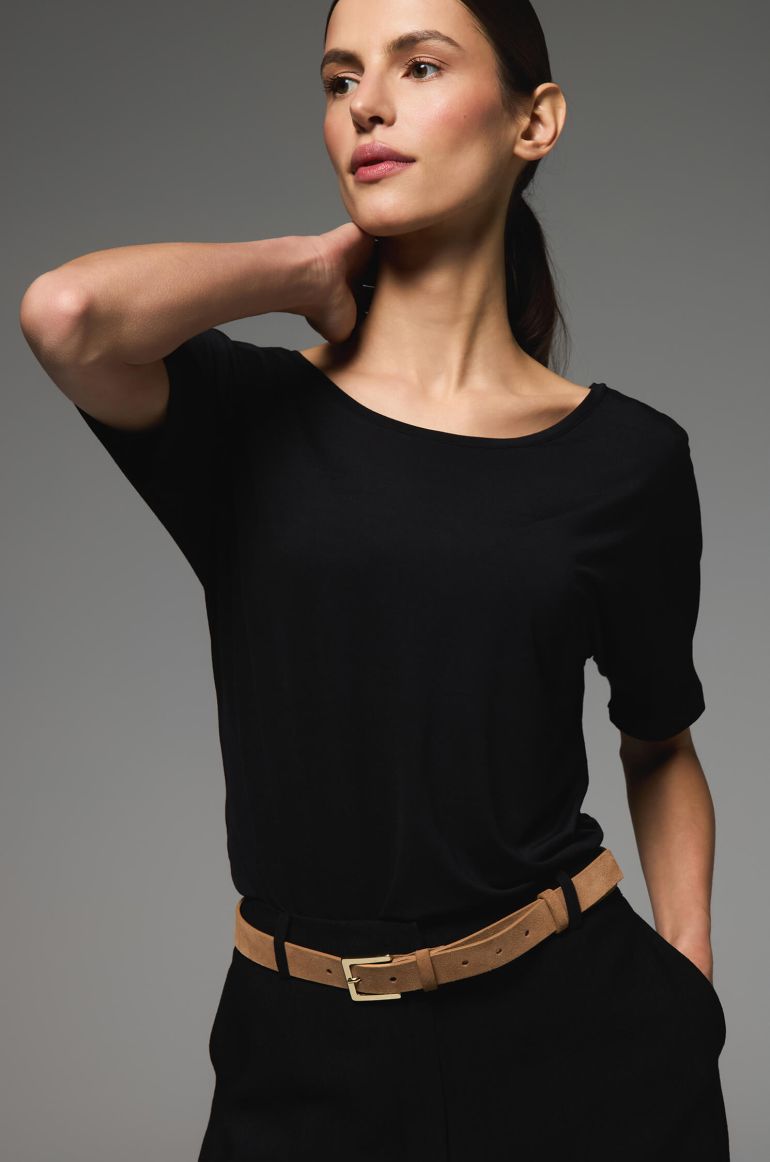 Zamszowy pasek ze złotą klamrą