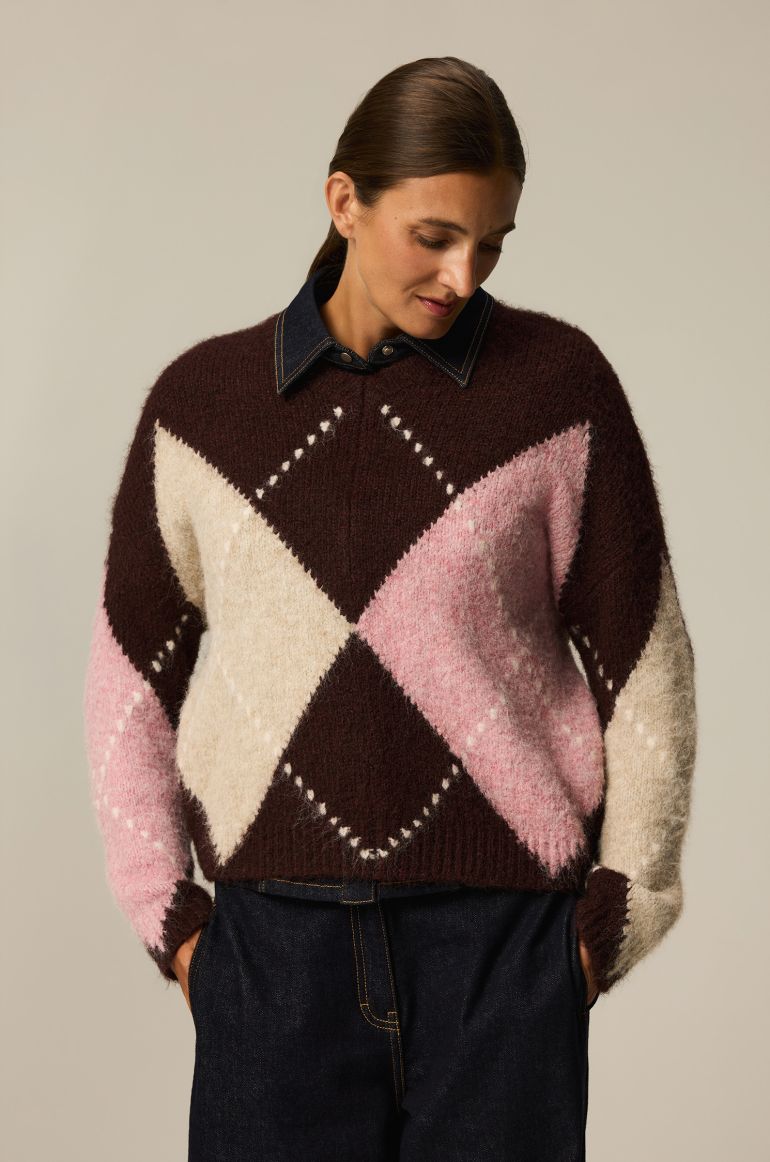 Sweter w romby z domieszką wełny