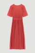 Satynowa sukienka midi w kolorze terakota Solar Obraz 5