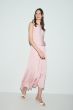 Pudroworóżowa sukienka maxi z falbaną Solar Obraz 1