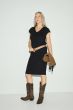 Czarna dopasowana sukienka Solar Obraz 1