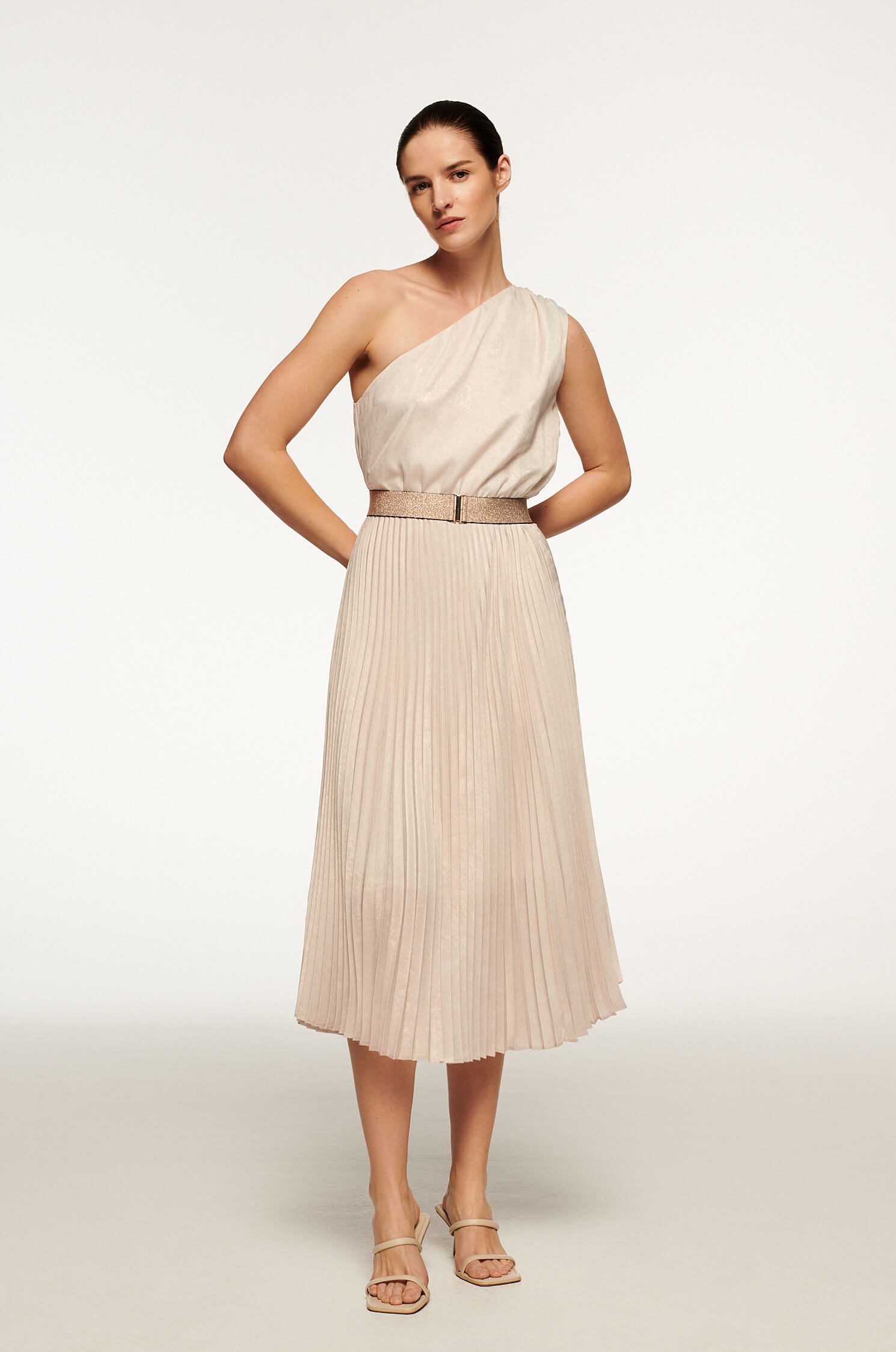 Plisowana sukienka na jedno ramię Solar Obraz 1