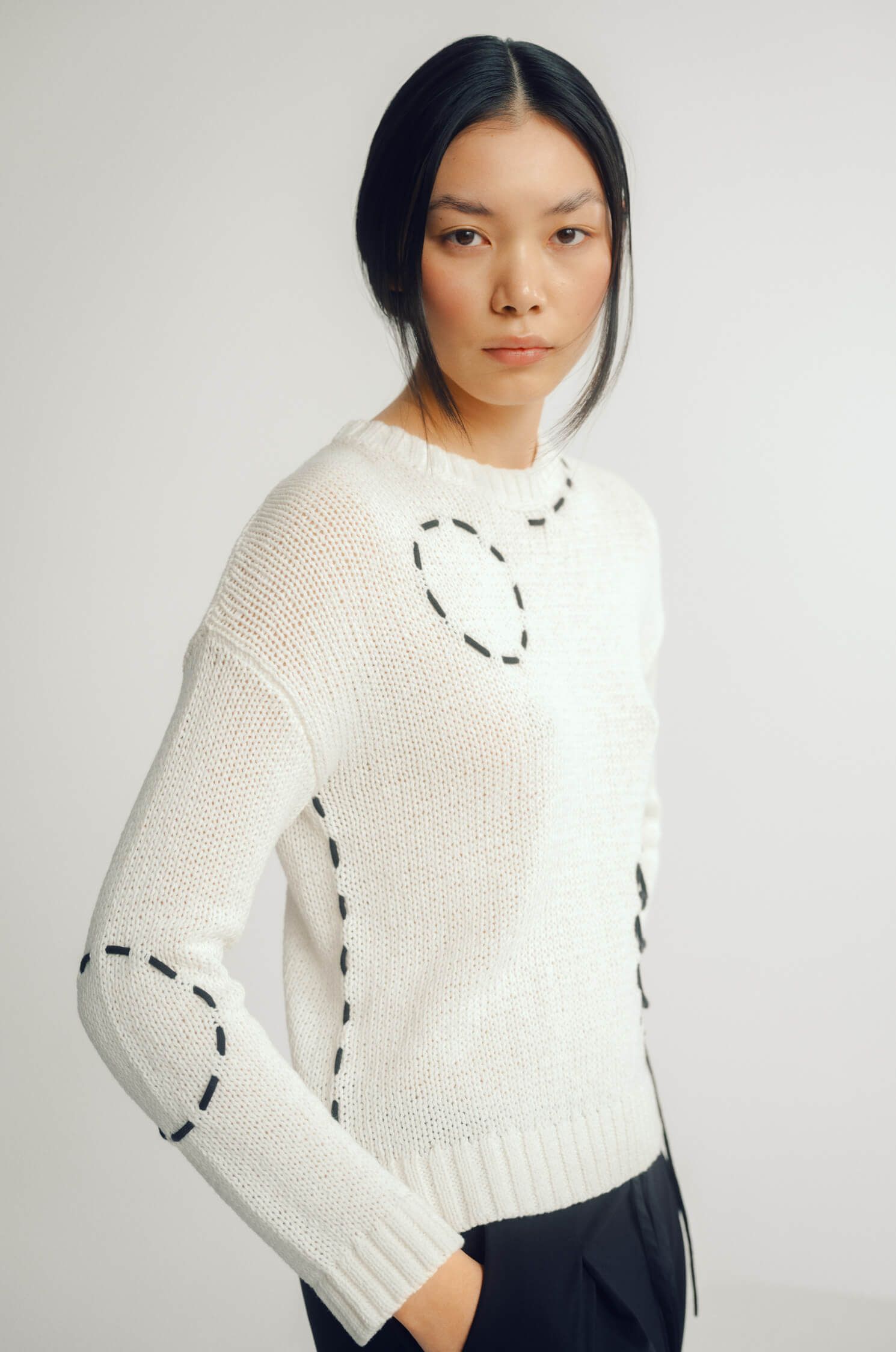 Bawełniany sweter z autorską aplikacją Solar Obraz 2
