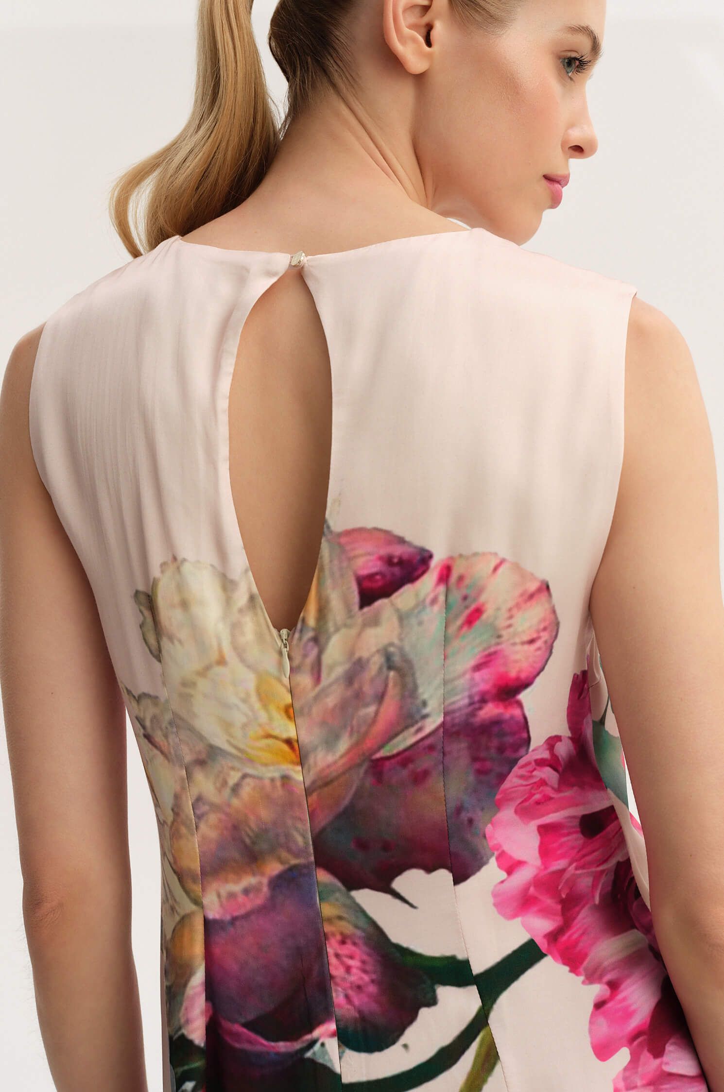 Sukienka z satynowej wiskozy z printem Solar Obraz 5
