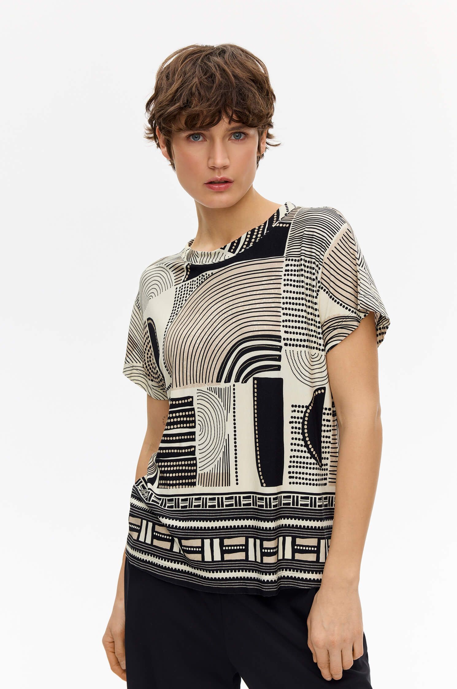 Trykotowa bluzka w geometryczny print Solar Obraz 2