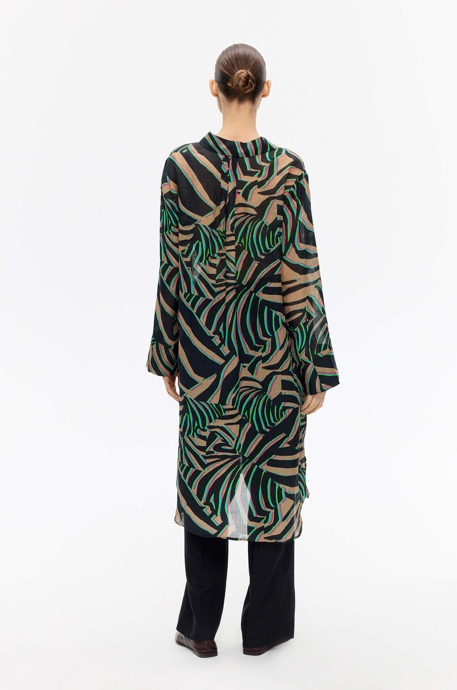 Koszula oversize w zwierzęcy print Solar Obraz 4