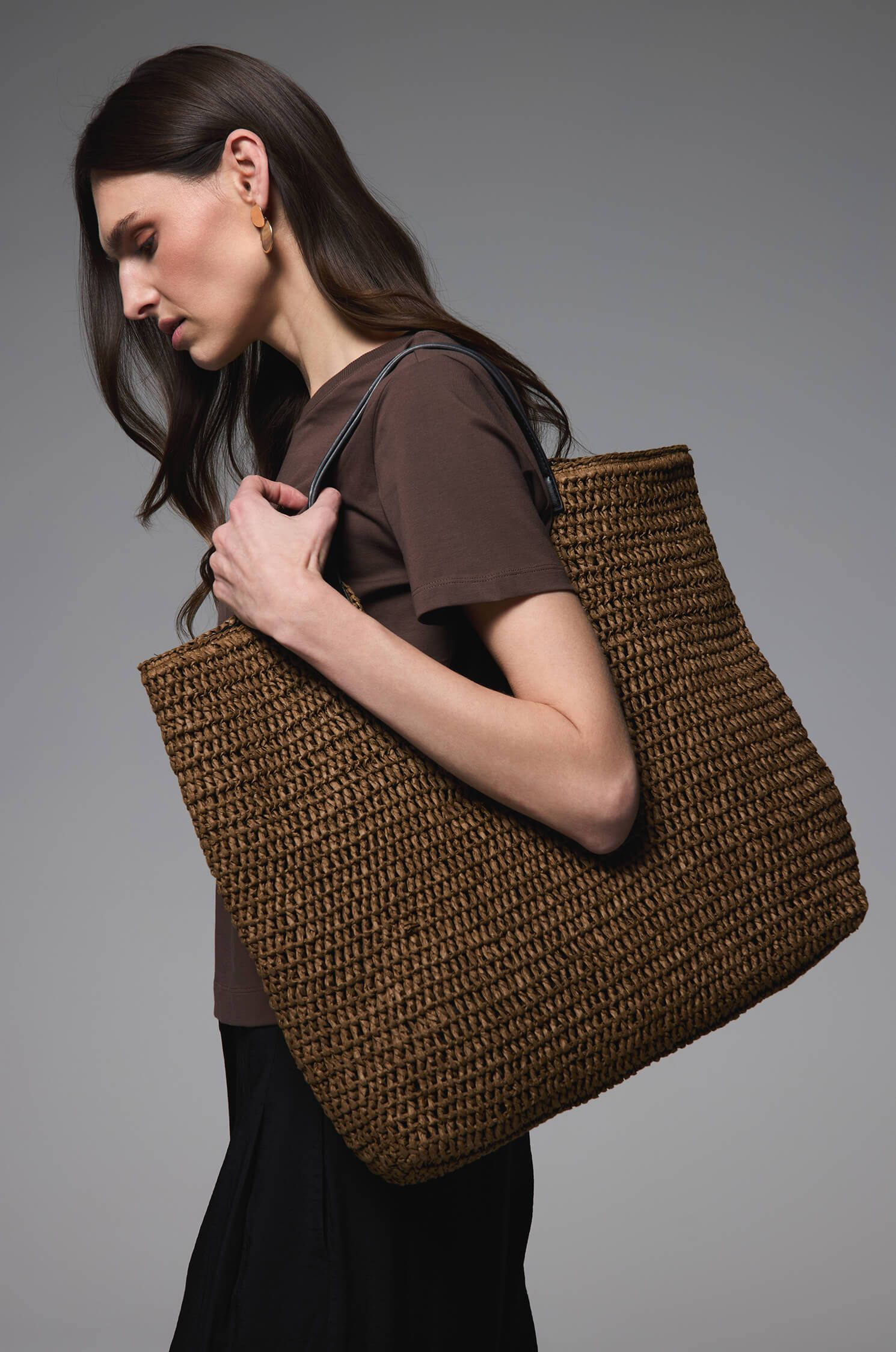 Brązowa pleciona torba typu shopper Solar Obraz 2